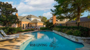 Glamorous 4BR Holiday Home with Pool, Hot Tub & Grill